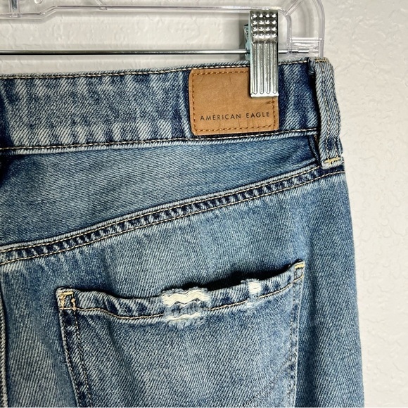 American Eagle Tomgirl Jeans Women Size 2 Short Distressed Blue Button Fly CLO - Picture 3 of 8